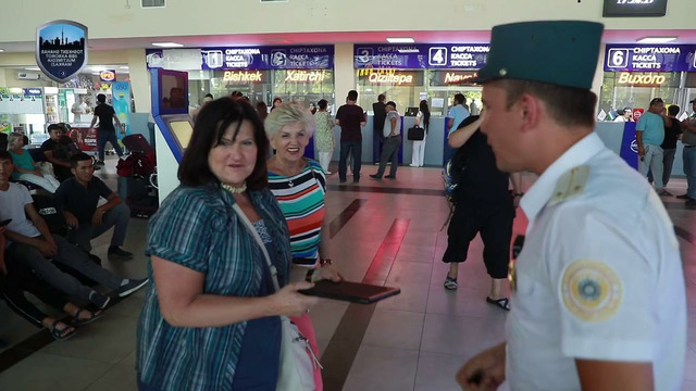 Сотрудники Управления обеспечения безопасного туризма ГУВД города Ташкента вернули гражданке Польши потерянный ею планшет