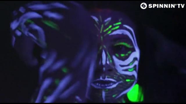 Sander van Doorn, DubVision Vs. MAKO feat. Mariana Bell – Into The Light