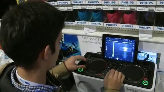Nomobile – Знакомство с Philips M1X-DJ