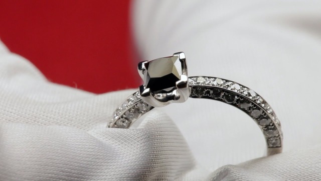 Волшебство по сотворению кольца с чёрным бриллиантом