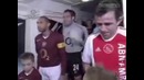 Thierry Henry угарает над пацаном