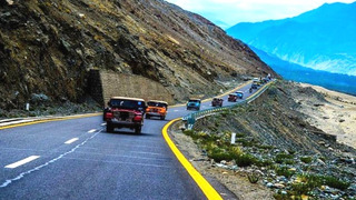 Для чего Китай и Пакистан построили 1300 км дороги среди гор? Каракорумское шоссе
