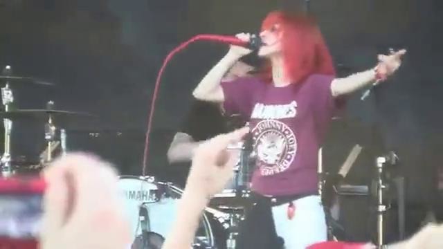 Paramore – Misery Business Live