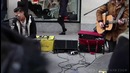 Нереальные уличные музыканты. Cezar – Let Her Go. Поют под гитару