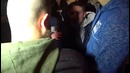 Лев против – толпа пьяной молодежи на спорт площадке