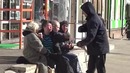 Переоделся в Бомжа и проверил людей на жадность. Социальный эксперимент. Пранк. 1 ча