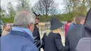 Песков целовал руки Пугачевой на похоронах Юдашкина. Алла Пугачева на похоронах Юдашкина