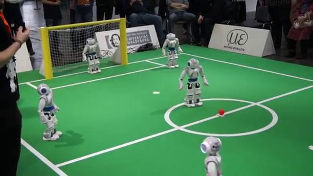 Футбол с роботами