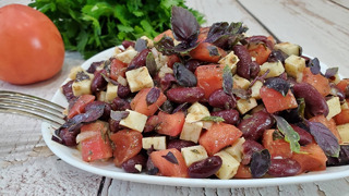 Салат с красной фасолью и брынзой – красивое, вкусное и полезное блюдо