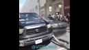 В США машина давит людей