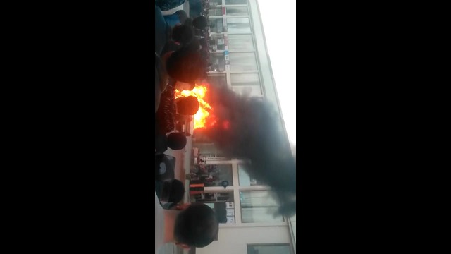 В Джизаке горит нексия ДПС 16.11.2018