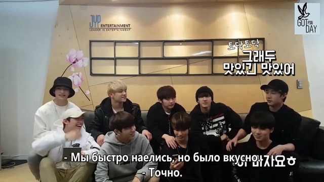 Stray Kids рассказывают о своей жизни в общежитии (русс. саб)