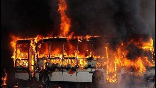 Buxoro viloyatida 26 nafar yo‘lovchisi bo‘lgan avtobus yonib ketdi