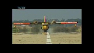 Посадка самолета-амфибии Canadair CL-215 на ВПП без шасси