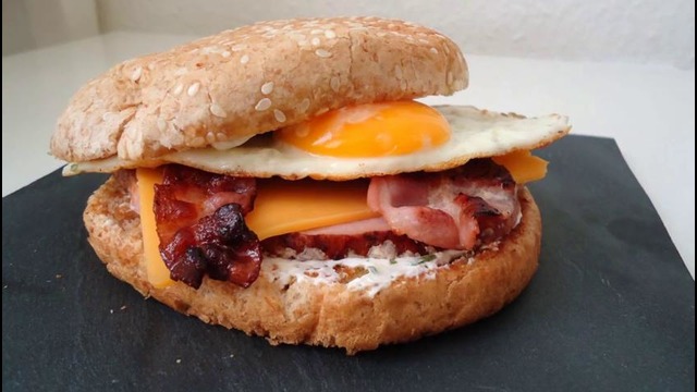 Гамбургер с яйцом на Завтрак. Быстро и Легко