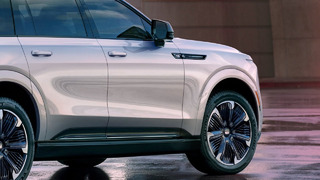 Cadillac представил новый флагман // Новый BMW XM Thor