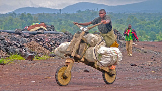 Как деревянные самокаты помогают выживать людям в Конго? Самодельные Чукуду