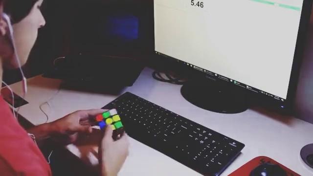 Кубик рубика сборка за 3 секунды