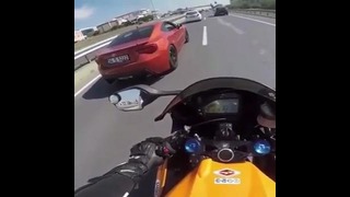 Мотоциклист указал водителю его место