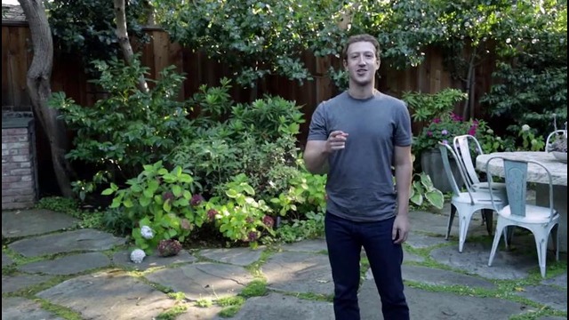 Марк Цукерберг облился ледяной водой ради благотворительности (Ice bucket challenge)