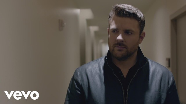 Chris Young – I’m Comin’ Over (Official Music Video)