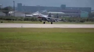 Су-35С – акробатическая посадка