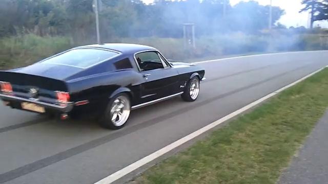 EXTREME Ford Mustang 1968 Fastback Shelby Burnout