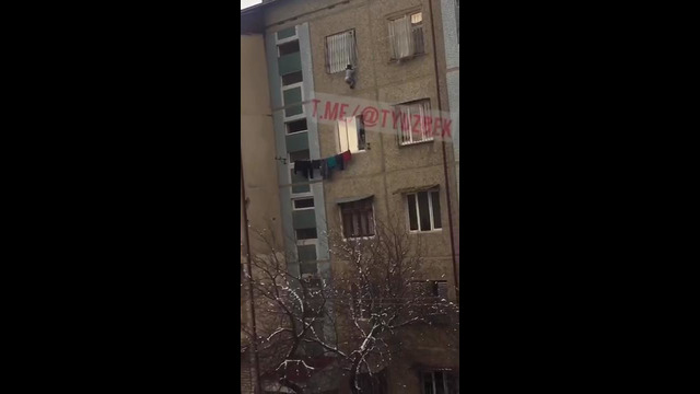 Ребенок сорвался с 5-го этажа в Ташкенте