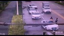 Водитель чудом выжил после того, как его автомобиль расплющило краном (видео)