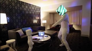Marshmello surprises 3 year old Lethan, who dressed like him for Halloween