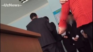 Преподаватель лицея избивает ученика
