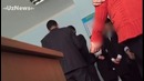 Преподаватель лицея избивает ученика
