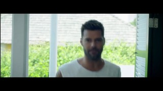 Ricky Martin – La Mordidita ft. Yotuel