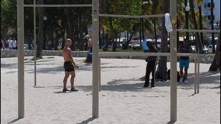 Майами Бич, Флорида, США. Атлеты на пляже