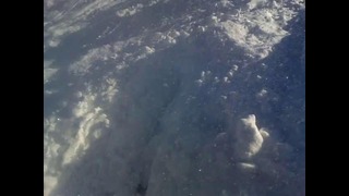 Крутой прыжок на сноуборде на камеру