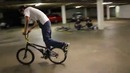 Потрясающие трюки на BMX
