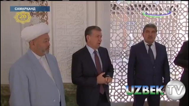 Shavkat Mirziyoyev Islom Karimov qabrini ziyorat qildi