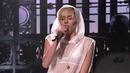 Miley Cyrus – We Can’t Stop (Live On SNL)