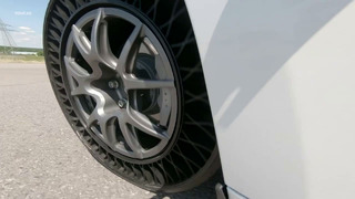 Next-Gen AIRLESS TIRES on the TESLA MODEL 3