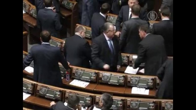 Украинские депутаты заблокировали открытие сессии