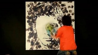 Художник нарисовал портрет Месси при помощи мяча