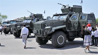 Выставка военной техники на площадке Humo Arena в Ташкенте