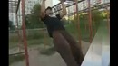 Спортивный гимнаст или уличный воркаутер