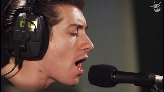 Arctic Monkeys – Do I Wanna Know (live on triple j)