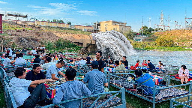 UNREAL: Anomalous 60° Heat – Fish Fried Near a WATERFALL