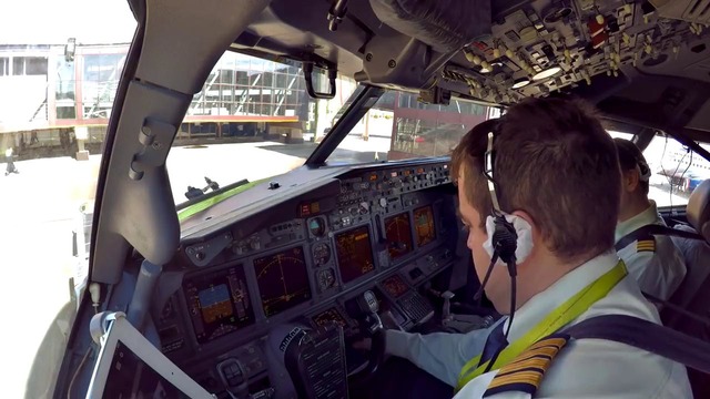 Работа экипажа Боинг 737 при вылете из аэропорта города Сочи