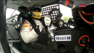 Льюис Хэмилтон за рулем машины NASCAR