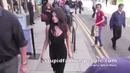 Selena Gomez stunning, paparazzi trips over bicycle in London