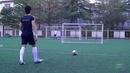 Парень-любитель бьет штрафные