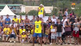 Footvolley fun for Ronaldinho in Barcelona